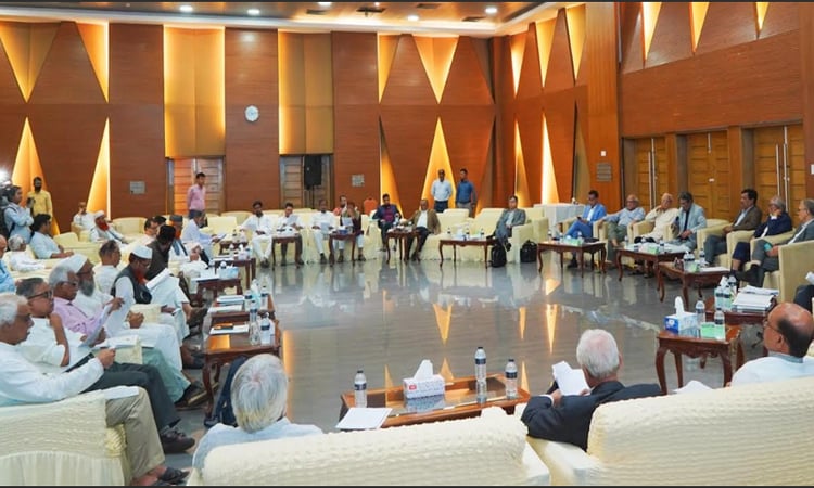 জুলাই সনদ’ প্রস্তাবনায় ঐকমত্য গঠনে রাজনৈতিক দলগুলোর সঙ্গে আলোচনায় ঐকমত্য কমিশন ছবি:বাসস 